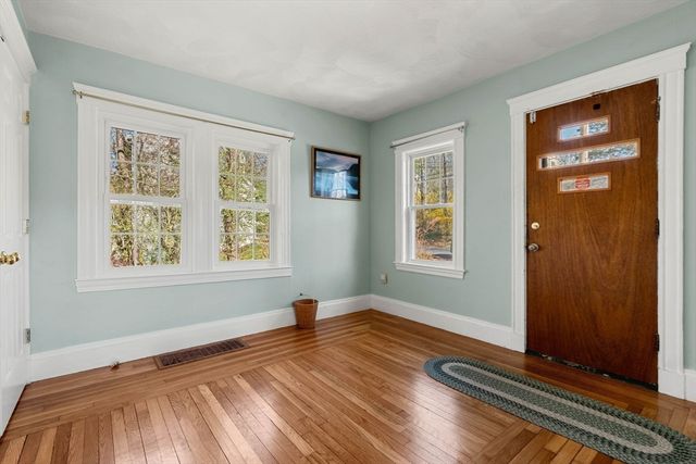 12 Lake Ave, Saugus, MA 01906