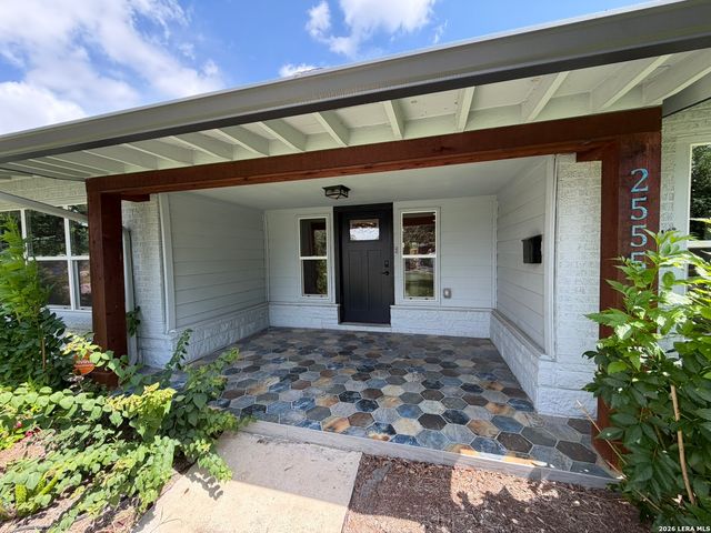 2555 W KINGS HWY, San Antonio, TX 78228