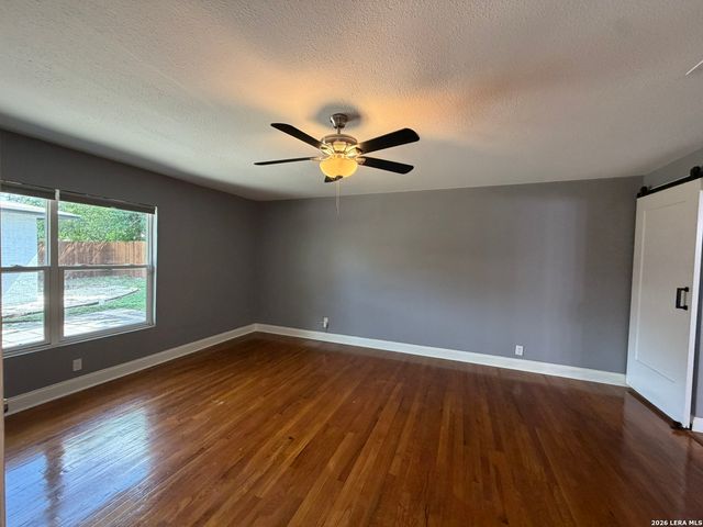 2555 W KINGS HWY, San Antonio, TX 78228