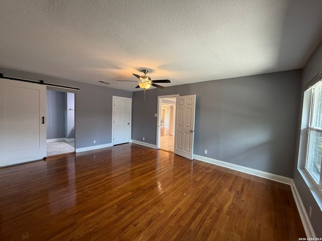 2555 W KINGS HWY, San Antonio, TX 78228
