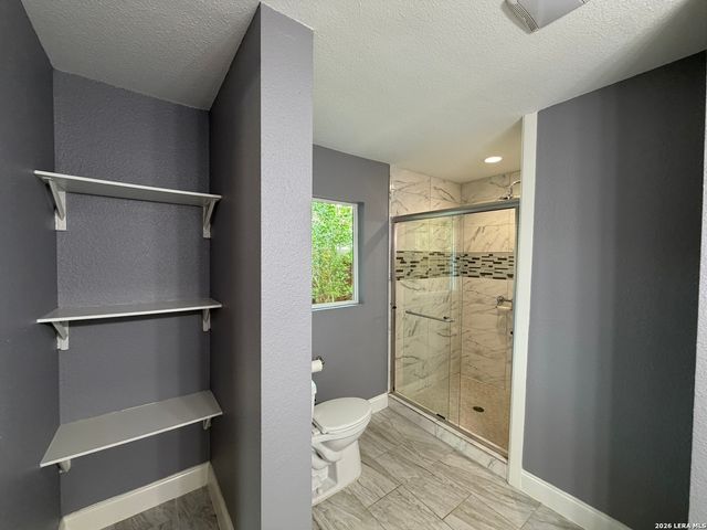 2555 W KINGS HWY, San Antonio, TX 78228