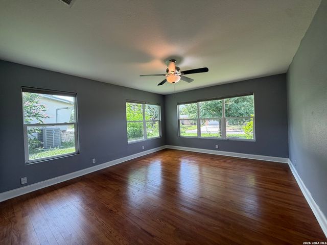 2555 W KINGS HWY, San Antonio, TX 78228