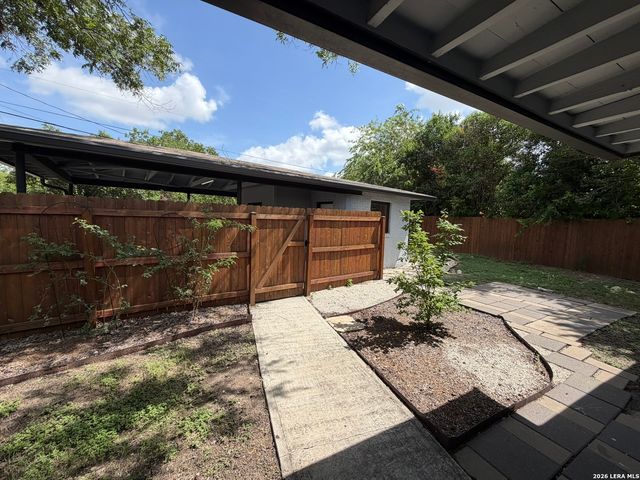 2555 W KINGS HWY, San Antonio, TX 78228