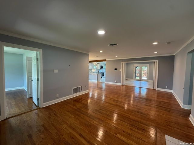 2555 W KINGS HWY, San Antonio, TX 78228