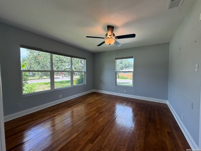 2555 W KINGS HWY, San Antonio, TX 78228