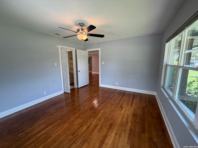 2555 W KINGS HWY, San Antonio, TX 78228