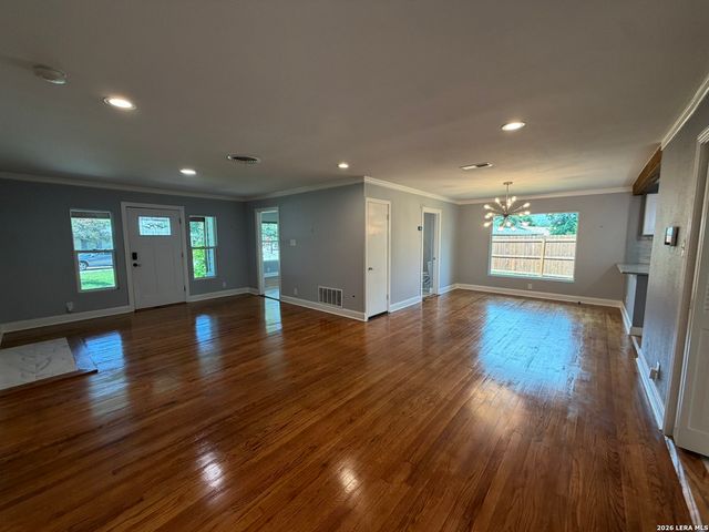 2555 W KINGS HWY, San Antonio, TX 78228