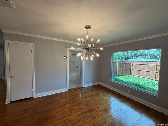 2555 W KINGS HWY, San Antonio, TX 78228