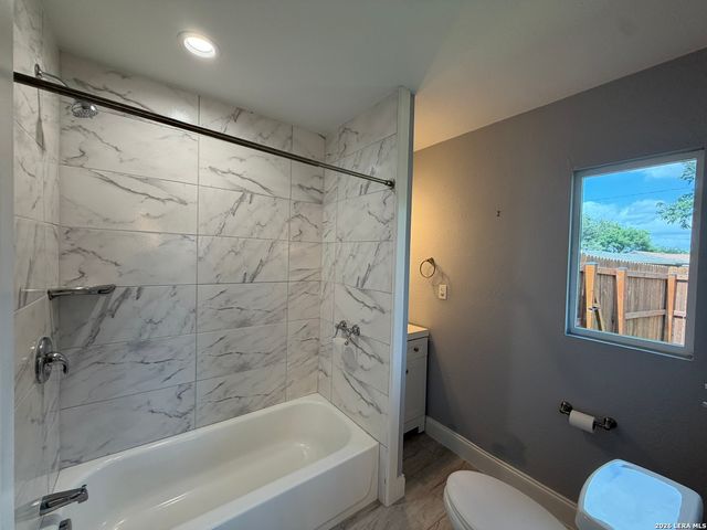 2555 W KINGS HWY, San Antonio, TX 78228