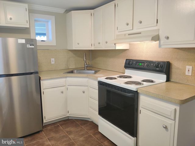 17 MAIN AVE, Berwyn, PA 19312