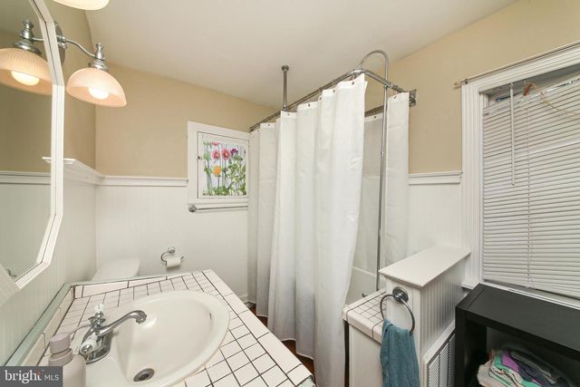 17 MAIN AVE, Berwyn, PA 19312