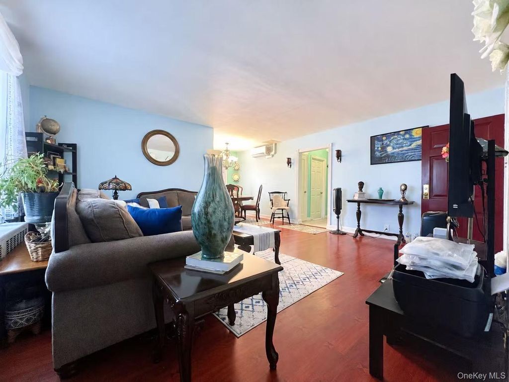 196-40 67th Avenue 2nd FL, Fresh Meadows, NY 11365 — photo 2