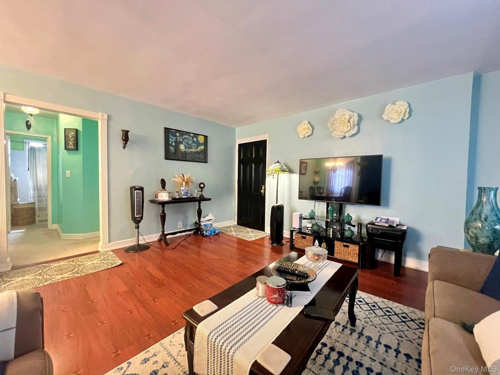 196-40 67th Avenue 2nd FL, Fresh Meadows, NY 11365 — photo 3