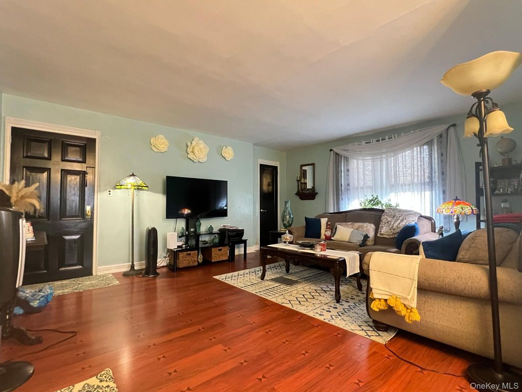 196-40 67th Avenue 2nd FL, Fresh Meadows, NY 11365 — photo 4