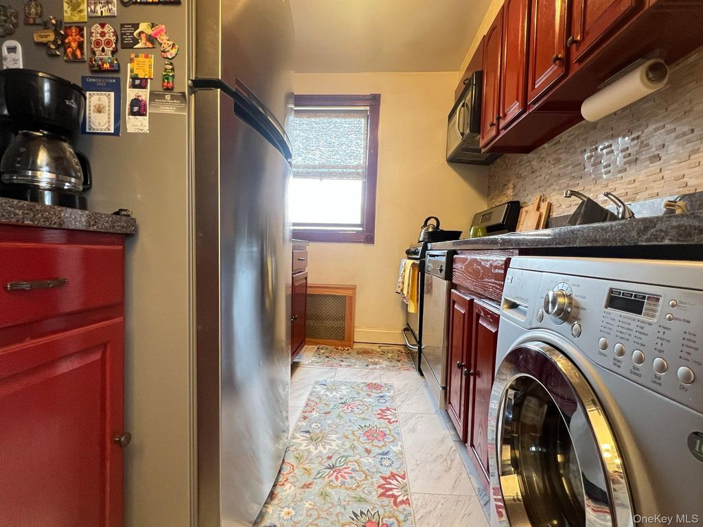 196-40 67th Avenue 2nd FL, Fresh Meadows, NY 11365 — photo 5