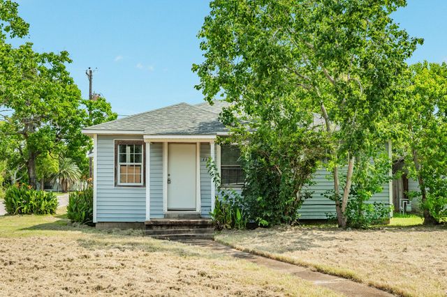 1130 W 8th Street, Freeport, TX 77541