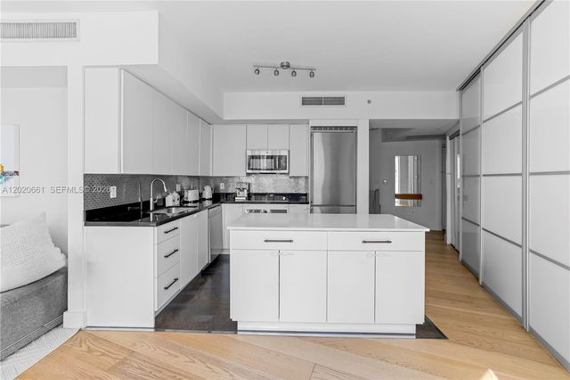 92 SW 3rd St 1201, Miami, FL 33130