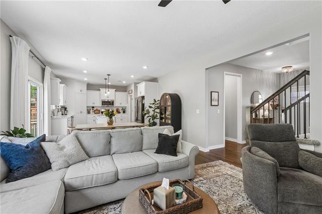 16135 Giorgia Street, Parkville, MO 64152