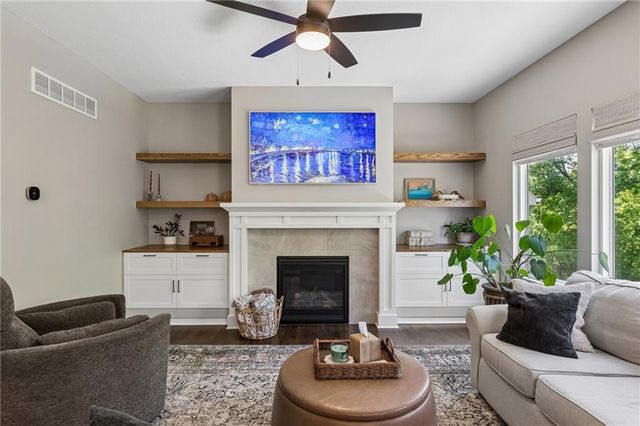 16135 Giorgia Street, Parkville, MO 64152