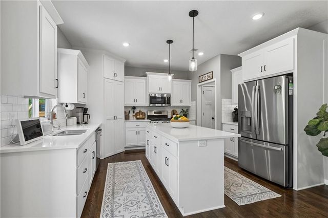 16135 Giorgia Street, Parkville, MO 64152