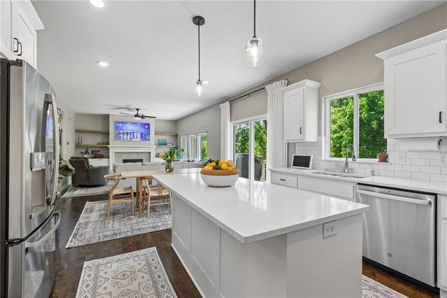 16135 Giorgia Street, Parkville, MO 64152