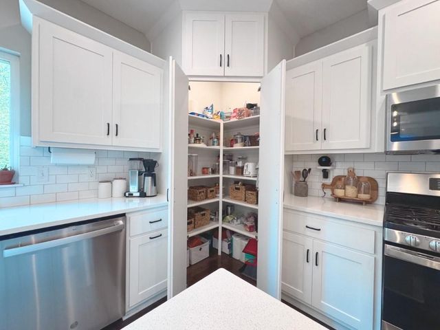 16135 Giorgia Street, Parkville, MO 64152