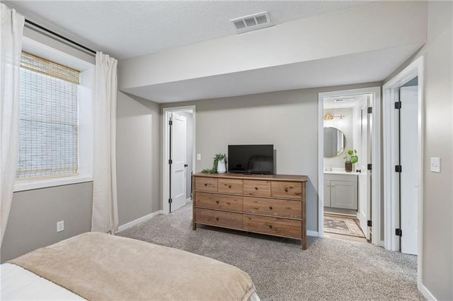 16135 Giorgia Street, Parkville, MO 64152