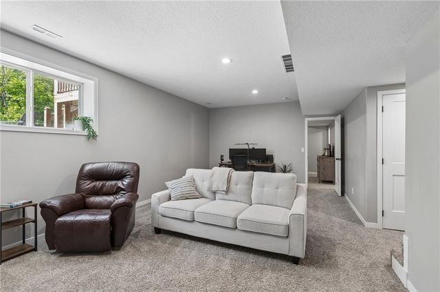16135 Giorgia Street, Parkville, MO 64152