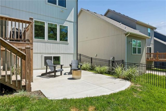 16135 Giorgia Street, Parkville, MO 64152