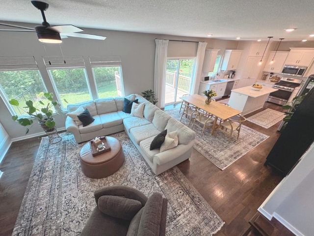 16135 Giorgia Street, Parkville, MO 64152