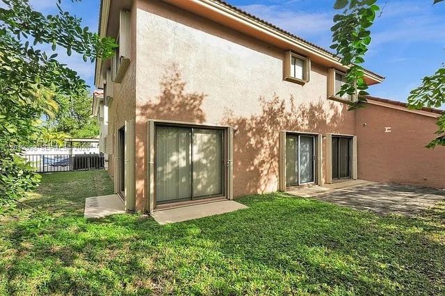 587 NW 38th Ave, Deerfield Beach, FL 33442
