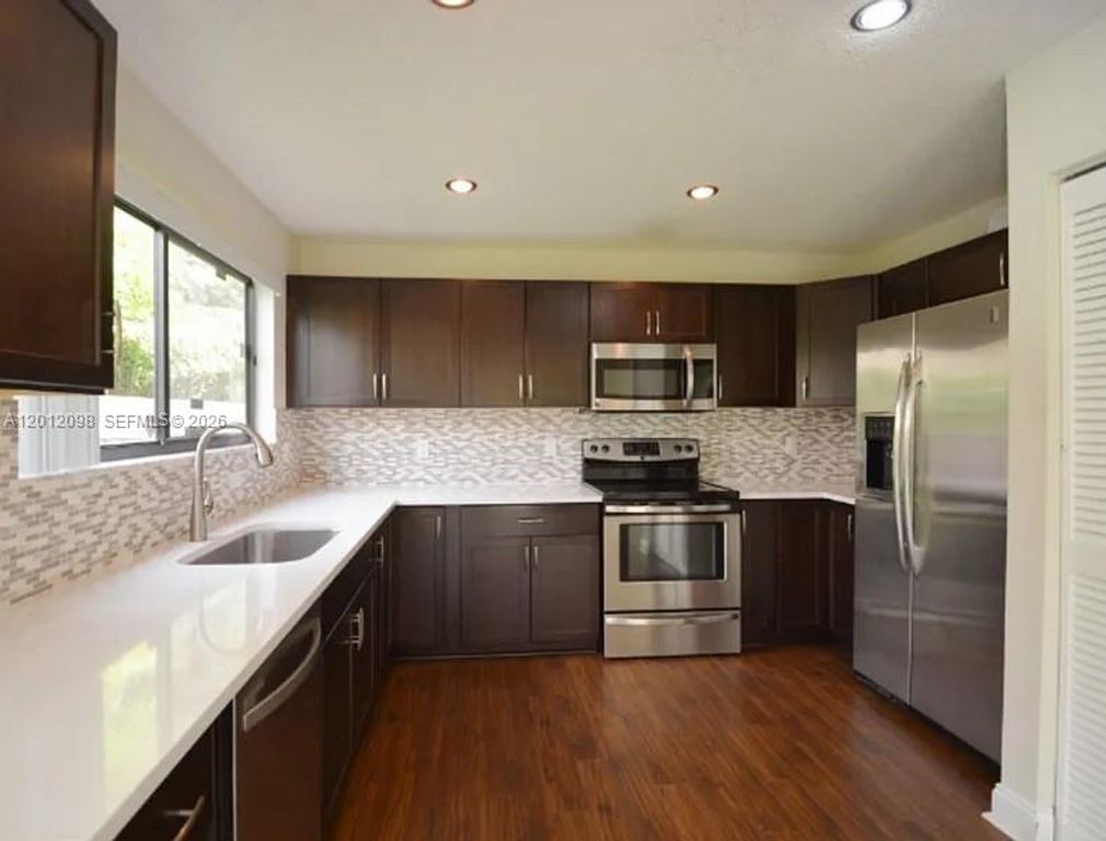 587 NW 38th Ave, Deerfield Beach, FL 33442