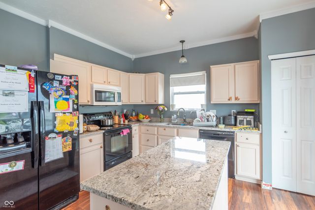 3873 Crest Point Drive, Westfield, IN 46062