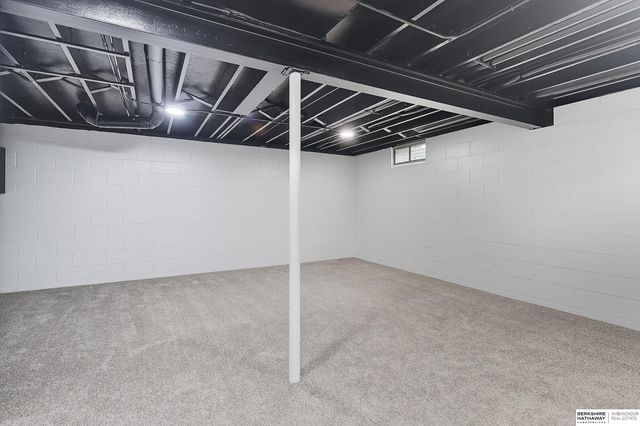 1438 S 167th Street, Omaha, NE 68130