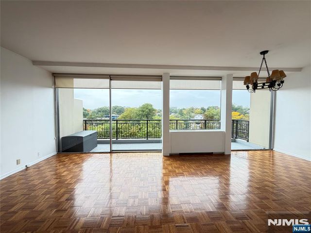 3 Horizon Road 819, Fort Lee, NJ 07024