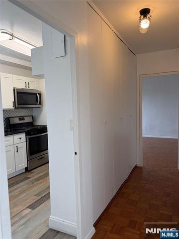 3 Horizon Road 819, Fort Lee, NJ 07024