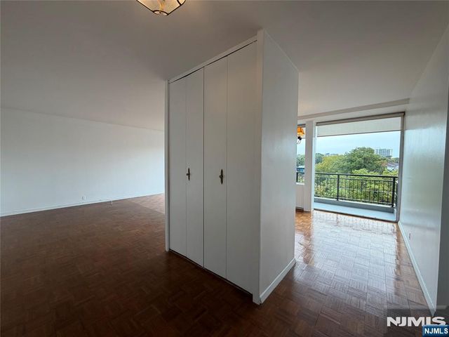 3 Horizon Road 819, Fort Lee, NJ 07024