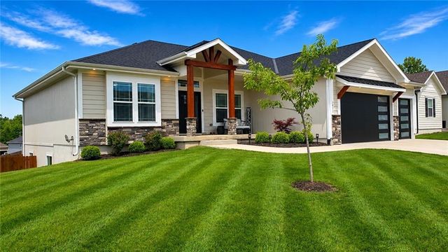 1811 NW Madi Court, Grain Valley, MO 64029