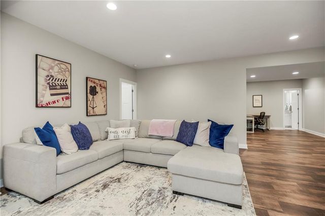 1811 NW Madi Court, Grain Valley, MO 64029