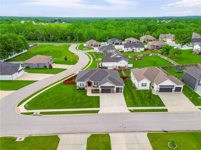 1811 NW Madi Court, Grain Valley, MO 64029