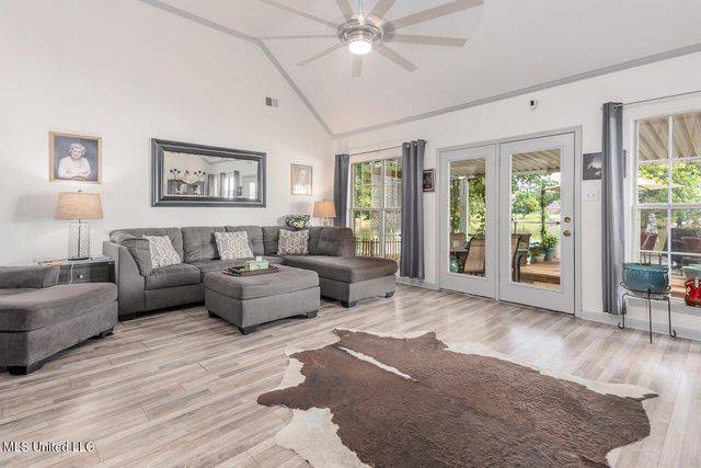 9218 Lakeside Drive, Olive Branch, MS 38654