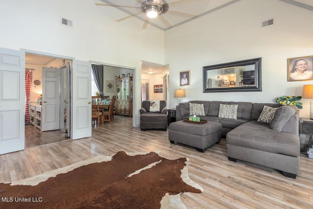 9218 Lakeside Drive, Olive Branch, MS 38654