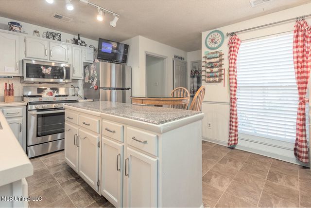 9218 Lakeside Drive, Olive Branch, MS 38654