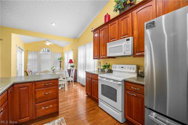 884 Lakeview Court, Kent, OH 44240