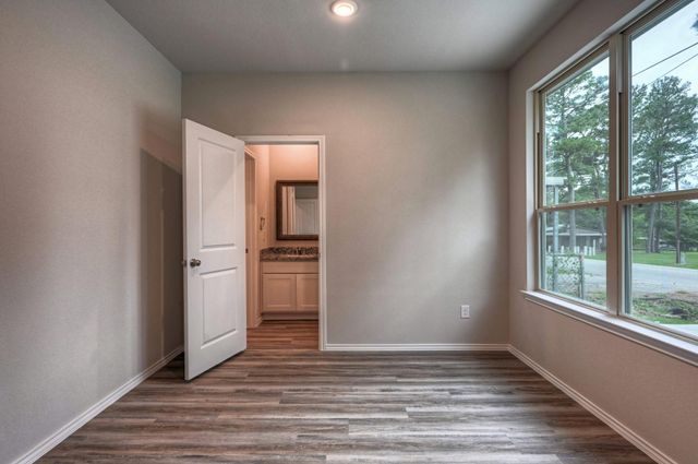 11604 Vistawood Street, Willis, TX 77318