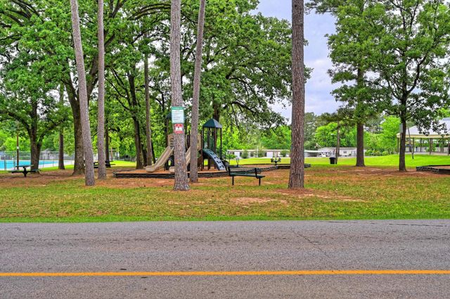 11604 Vistawood Street, Willis, TX 77318