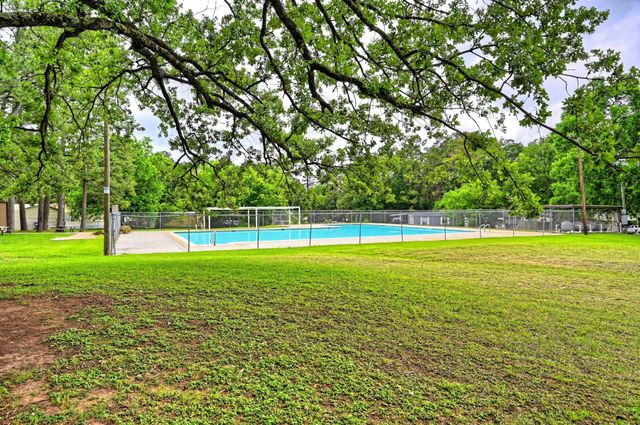 11604 Vistawood Street, Willis, TX 77318