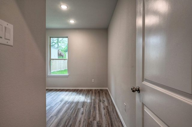 11604 Vistawood Street, Willis, TX 77318