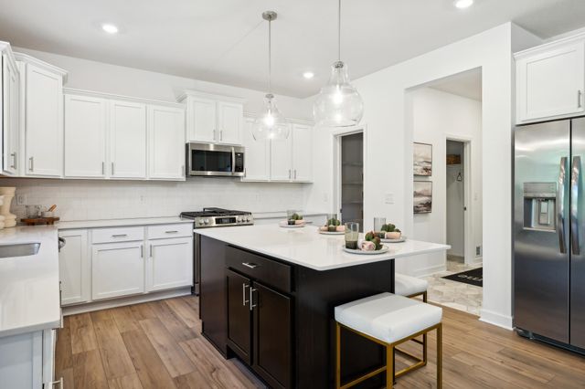 4024 Heath Avenue N, Oakdale, MN 55128