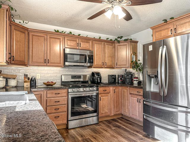 3 Fox Farm Road, Queensbury, NY 12804